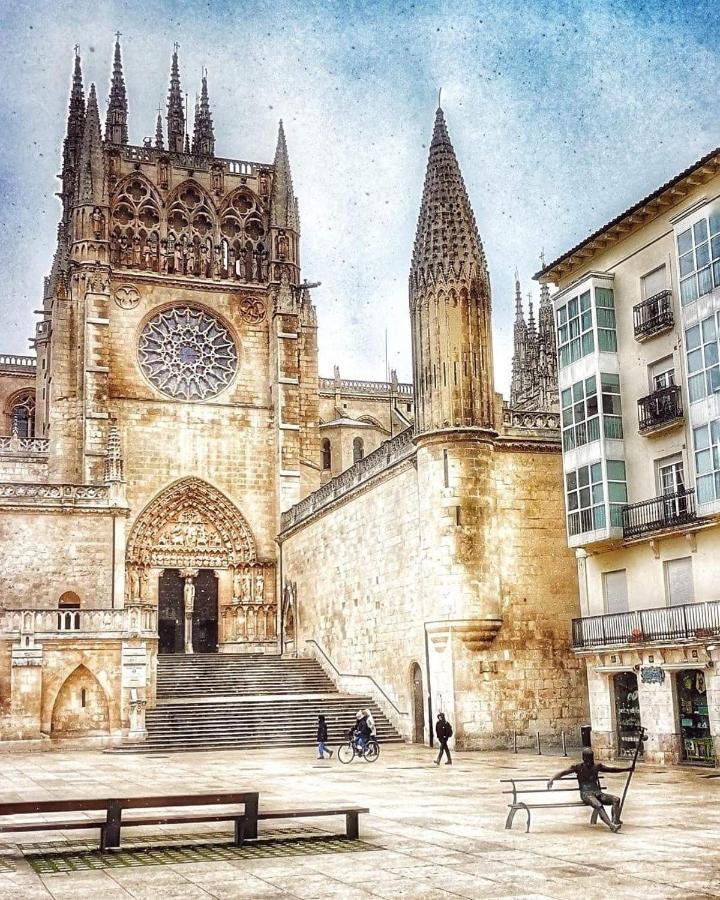 Buhardilla Con Vistas A La Catedral Burgos Exterior foto